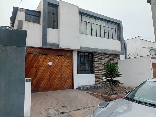 #AG-L003-26 - Casa de dos o más pisos para Venta en Lima - LIM