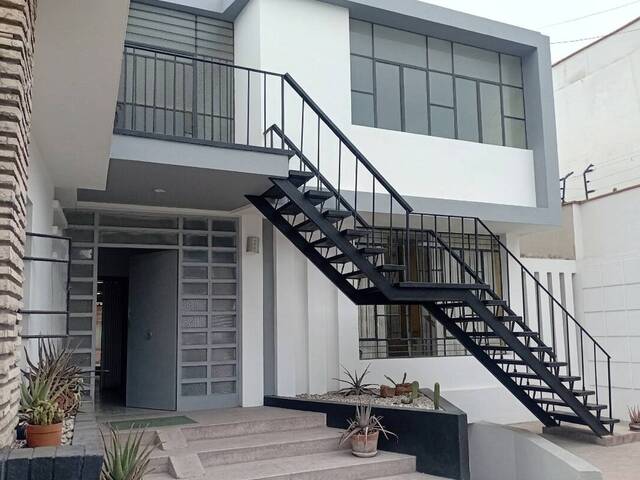 Casa de dos o más pisos para Venta en Lima - 4